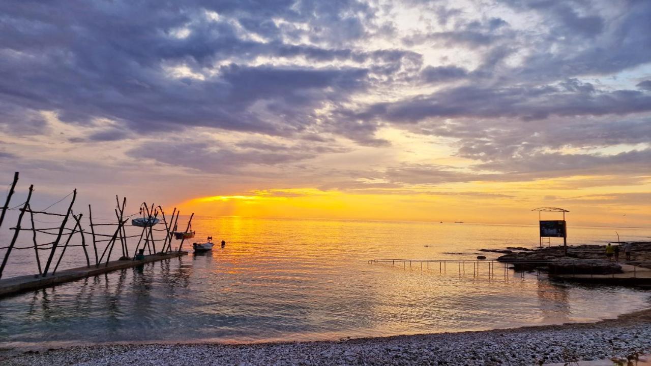 Villa Azzurra Башания Экстерьер фото